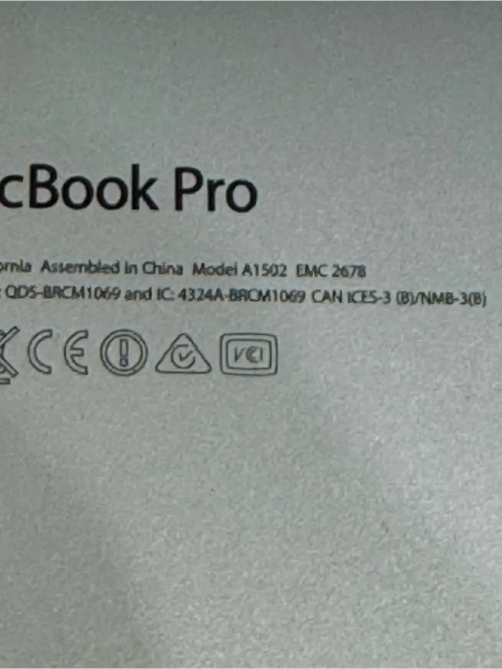 Apple Silver MacBook with Classic Apple Logo does not power on